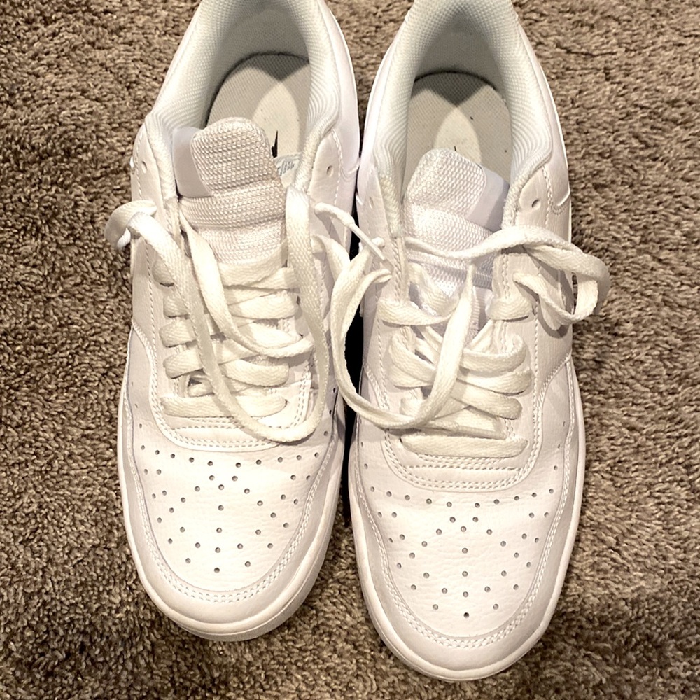 Nike court low vision